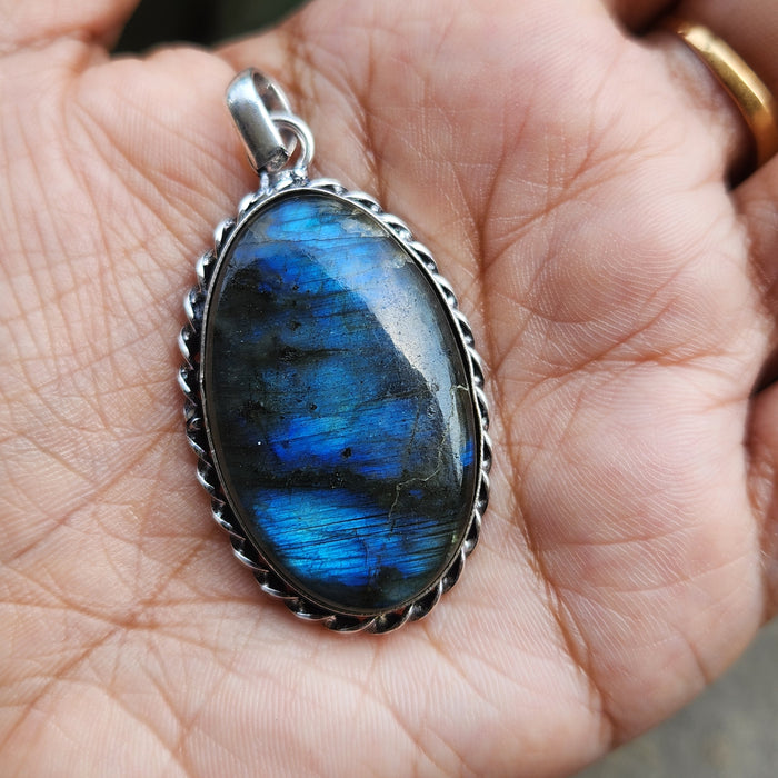 Certified Labradorite Pendant Online without Chain (Design 2)