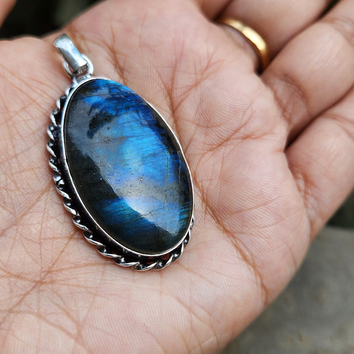 Certified Labradorite Pendant Online without Chain (Design 2)