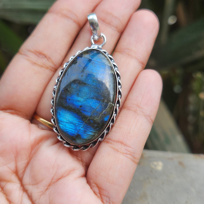 Certified Labradorite Pendant Online without Chain (Design 2)