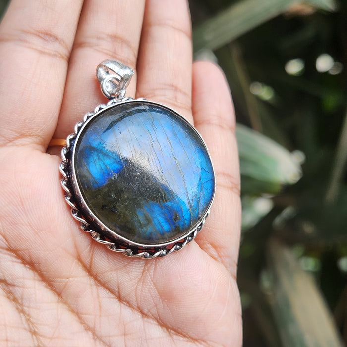 Certified Labradorite Pendant Online without Chain (Design 4)