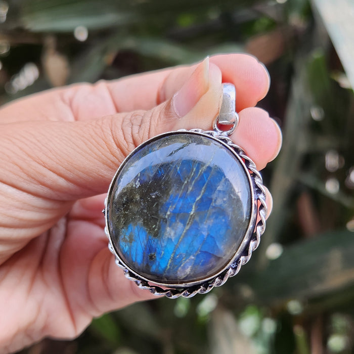 Certified Labradorite Pendant Online without Chain (Design 4)