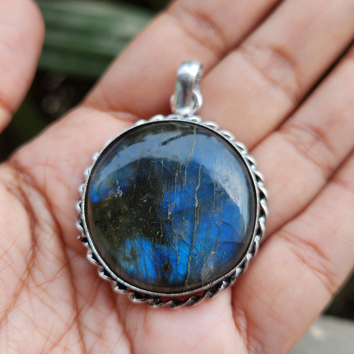 Certified Labradorite Pendant Online without Chain (Design 4)