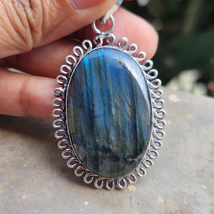 Certified Labradorite Pendant Online without Chain (Design 8)