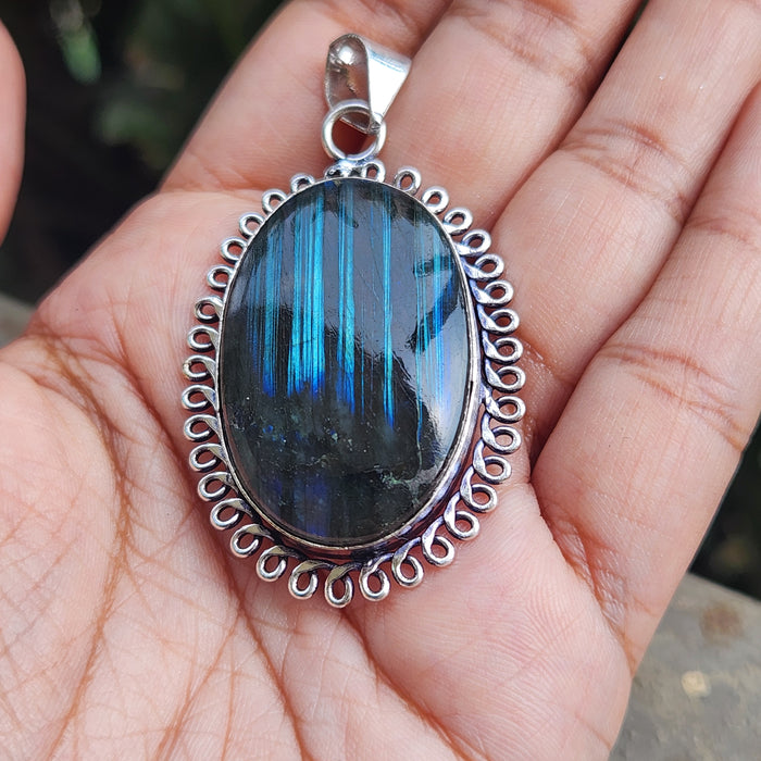 Certified Labradorite Pendant Online without Chain (Design 8)