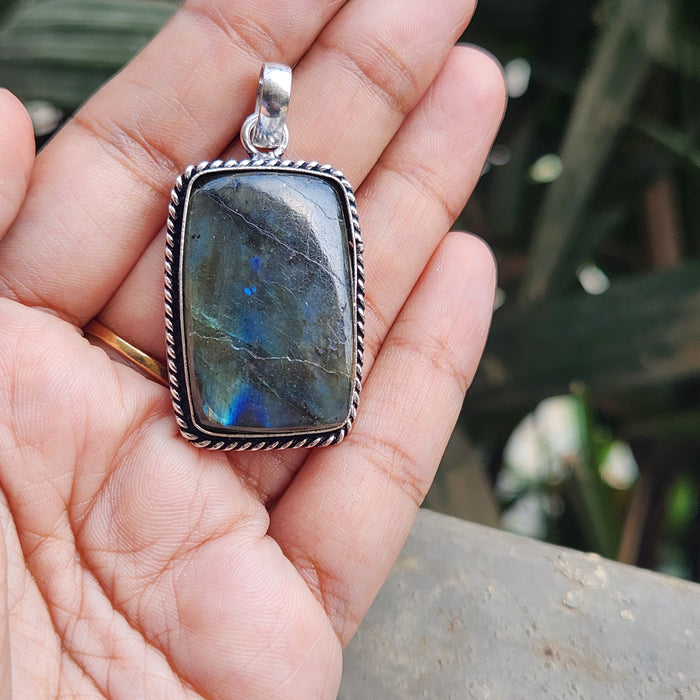Certified Labradorite Small Pendant Online without Chain (Design 10)