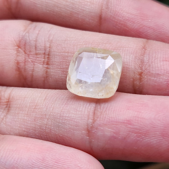 Yellow Sapphire Gemstone from Burma( Maynmar)- 6.83 Carat