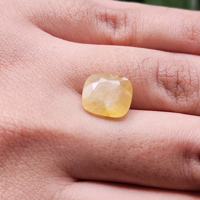 Yellow Sapphire Gemstone from Burma (Maynmar)- 6.38 Carat