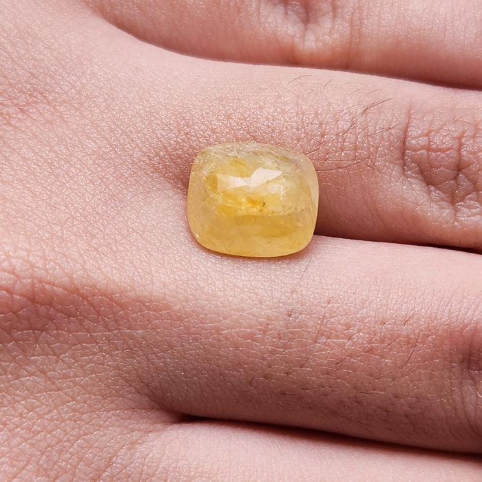 Yellow Sapphire Gemstone from Burma (Maynmar)- 6.38 Carat